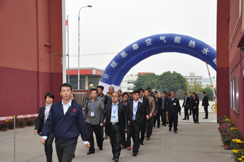 盛世年会：千人旅行尊龙凯时人生就是搏空气能热水器生产基地