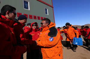 尊龙凯时人生就是搏空气能随雪龙号抵达南极中山站外陆缘冰地带